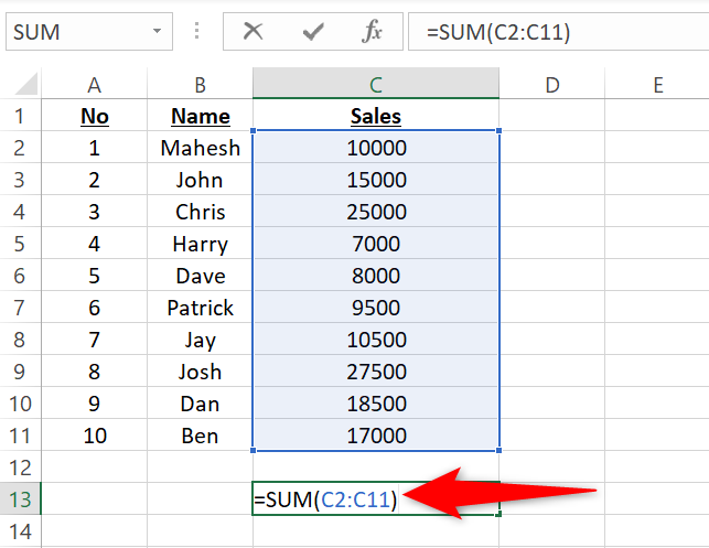 Use a função SUM com um intervalo de dados.